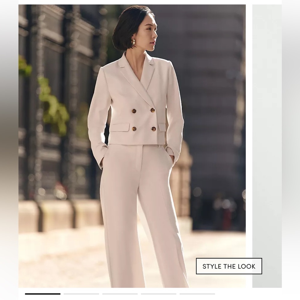 Ann Taylor The Cropped Double Breasted Blazer in Textured Stretch Size 10 tall